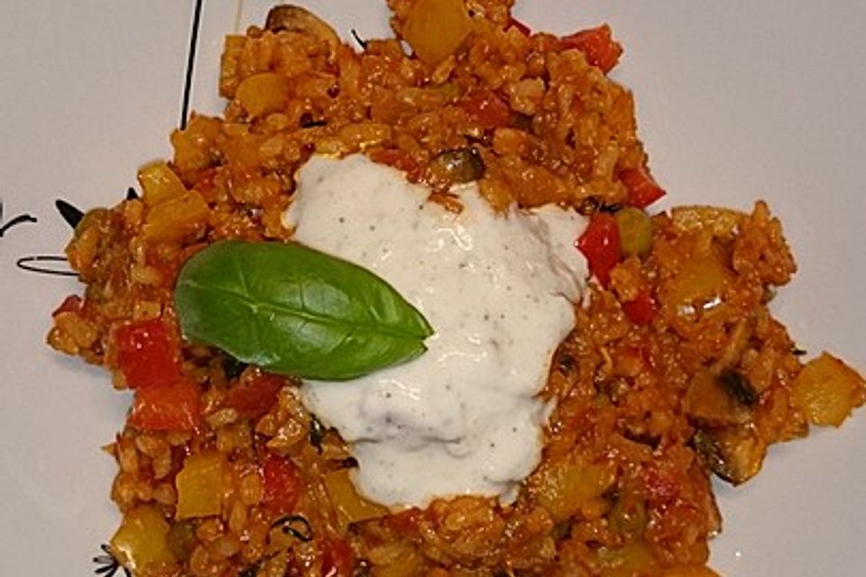 Paprika-Reispfanne mit Joghurtsauce