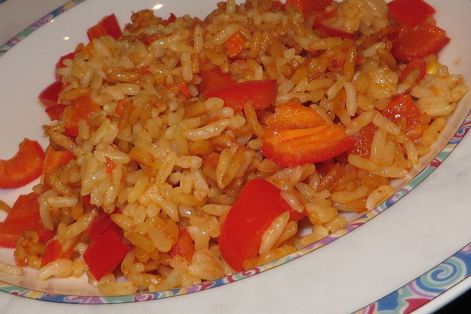 Paprika-Reispfanne mit Joghurtsauce