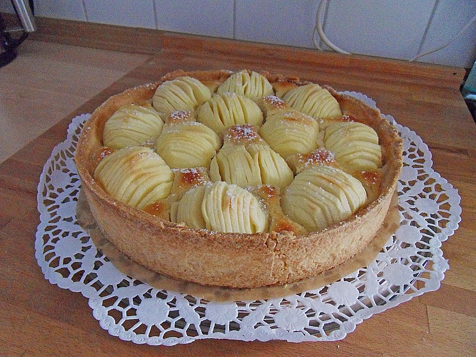 Tessiner - Mandel - Apfel - Torte von KarinG| Chefkoch