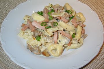 Tortellini in Fleischwurst - Sahne - Sauce