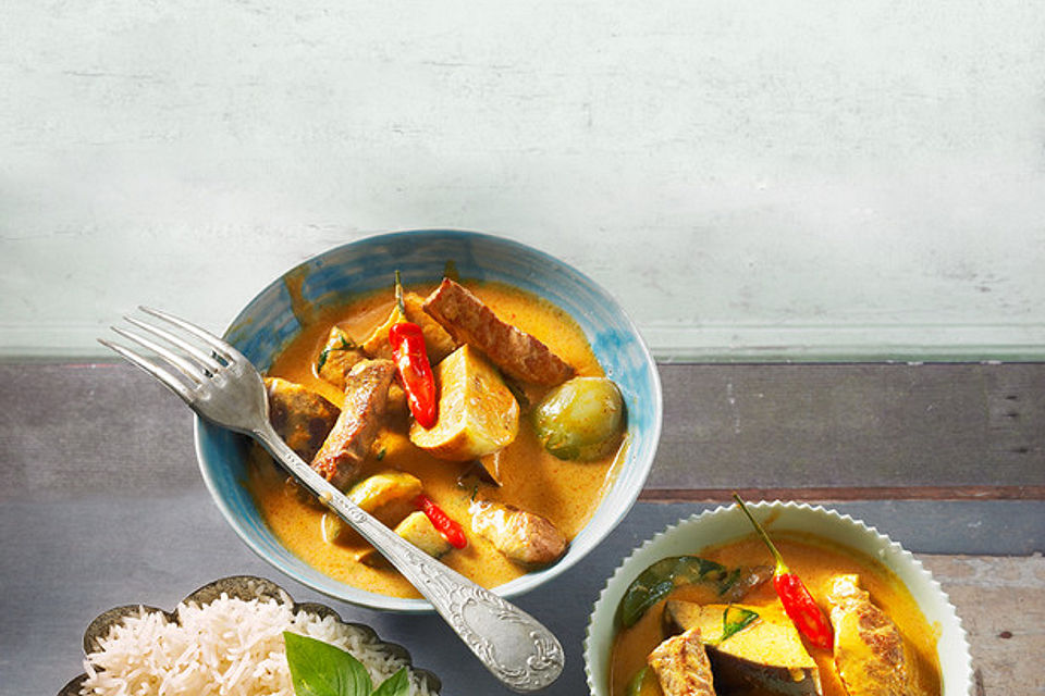 Rotes Thaicurry mit Rind und Thai-Auberginen