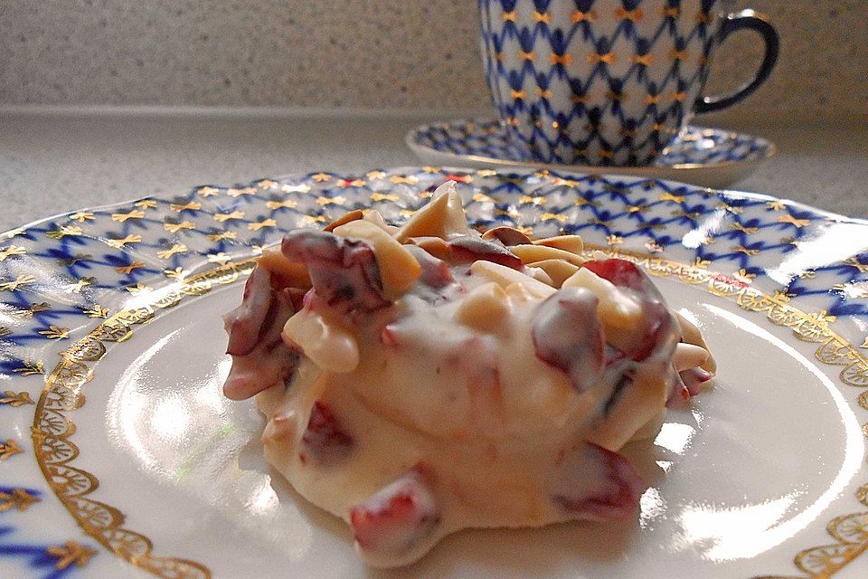 Weiße Mandelsplitter mit Cranberries