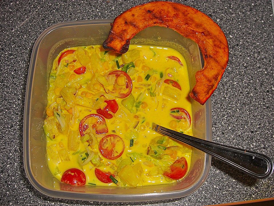 Currysalat mit Hühnchenstreifen und Kürbis - Wedges von AidaEmin| Chefkoch