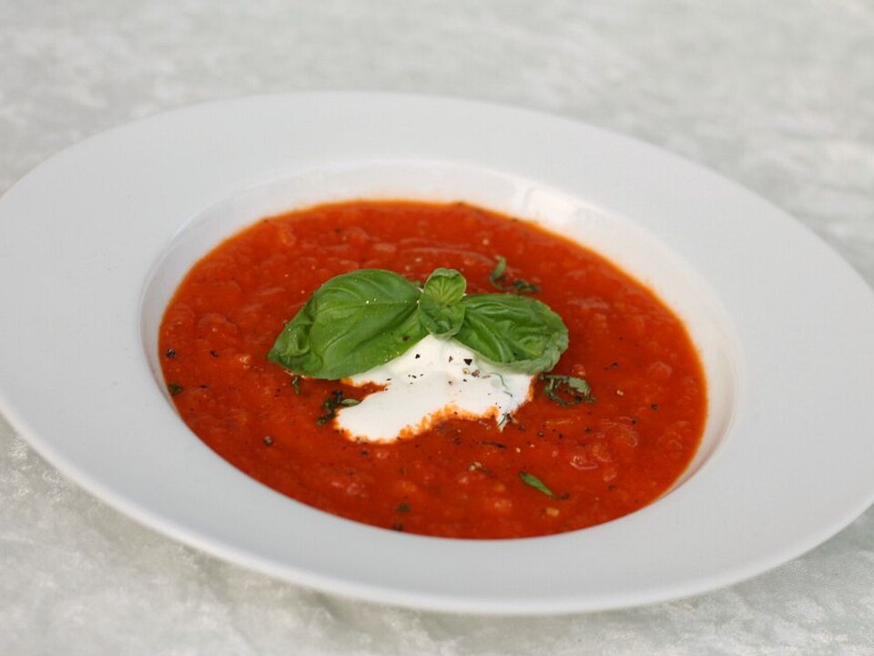 Tomatensuppe mit Basilikum - Sahne von knobichili| Chefkoch