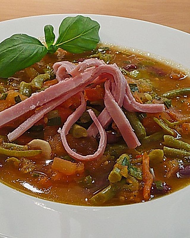 Feurige Tomaten-Bohnen-Suppe