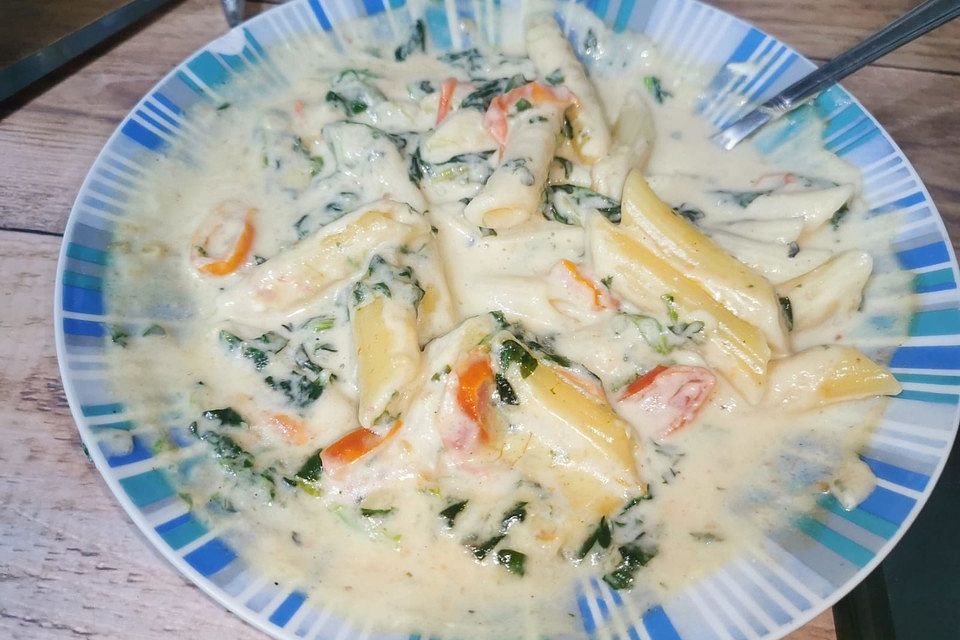 Makkaroni mit Spinat - Ricotta - Sauce