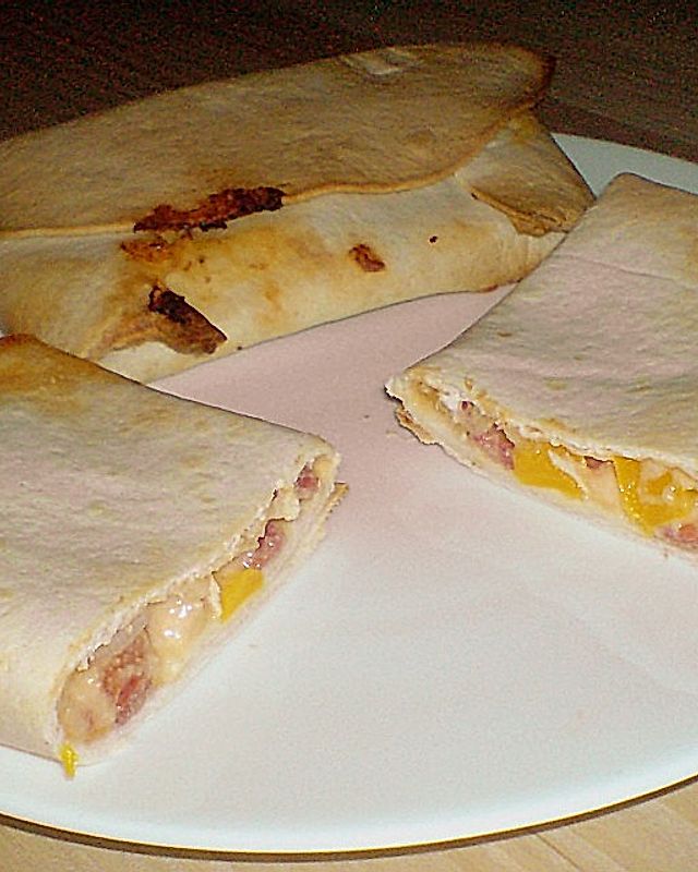 Italienische fake burritos oder Pseudo - Pizza Calzone
