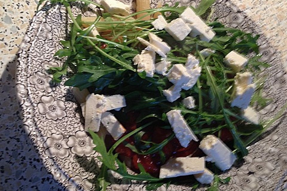 Nudeln mit Rucola und Tomaten