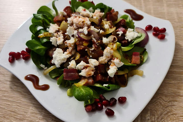 Salat vom jungen Blattspinat mit Feta und Speck von Stiermädchen| Chefkoch