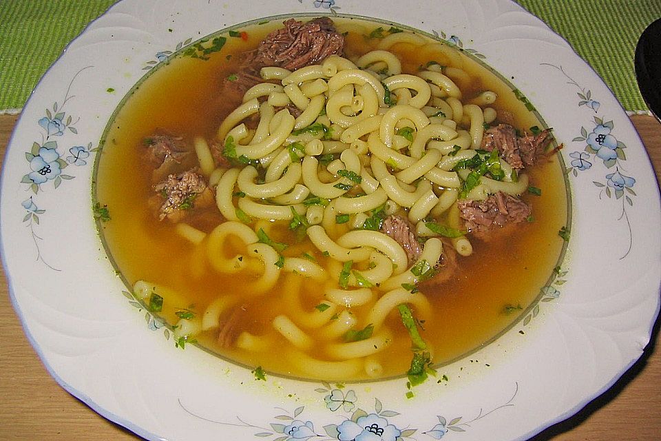 Rindfleischsuppe mit Hörnli