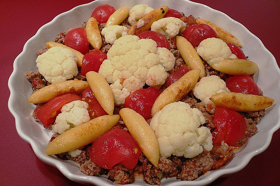 Hackfleisch - Schupfnudelpfanne mit gratiniertem Blumenkohl