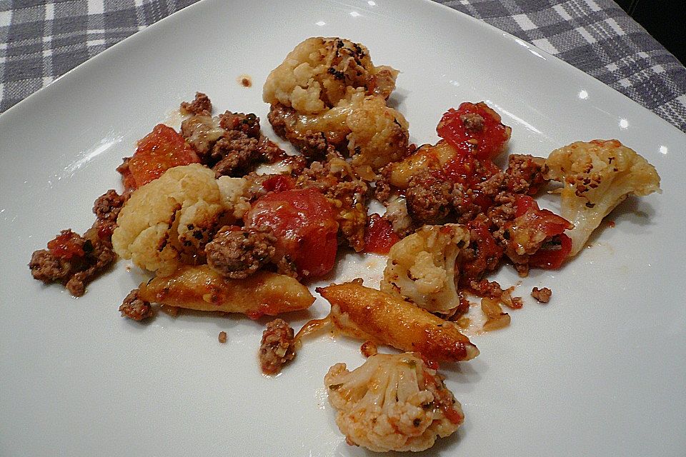 Hackfleisch - Schupfnudelpfanne mit gratiniertem Blumenkohl