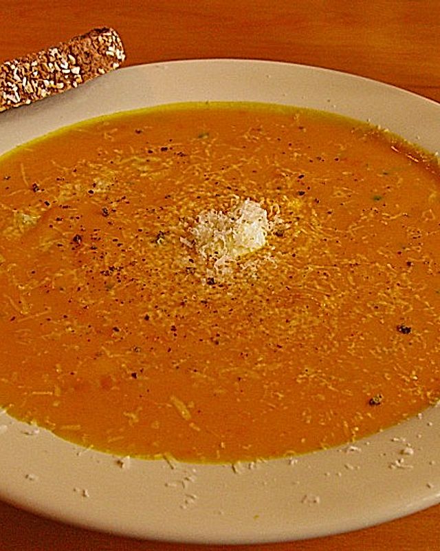 Kürbissuppe mit verschiedenen Käsesorten und Variationen