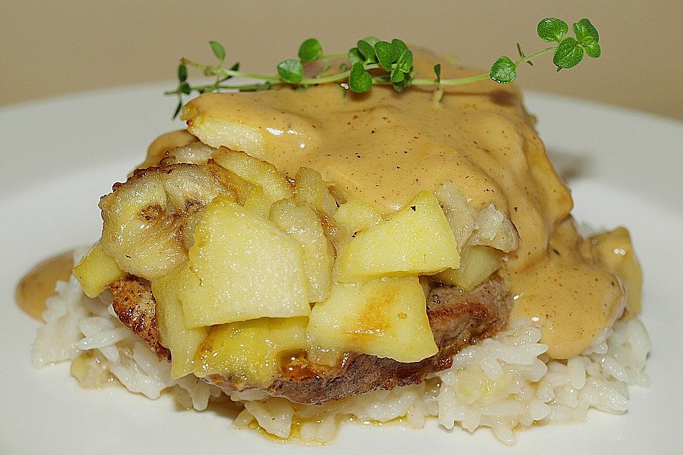 Kalbssteak unter Bananen-Apfel-Haube