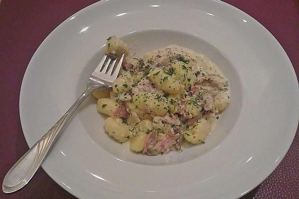 Gnocchi in Weißwein - Soße mit Schinken