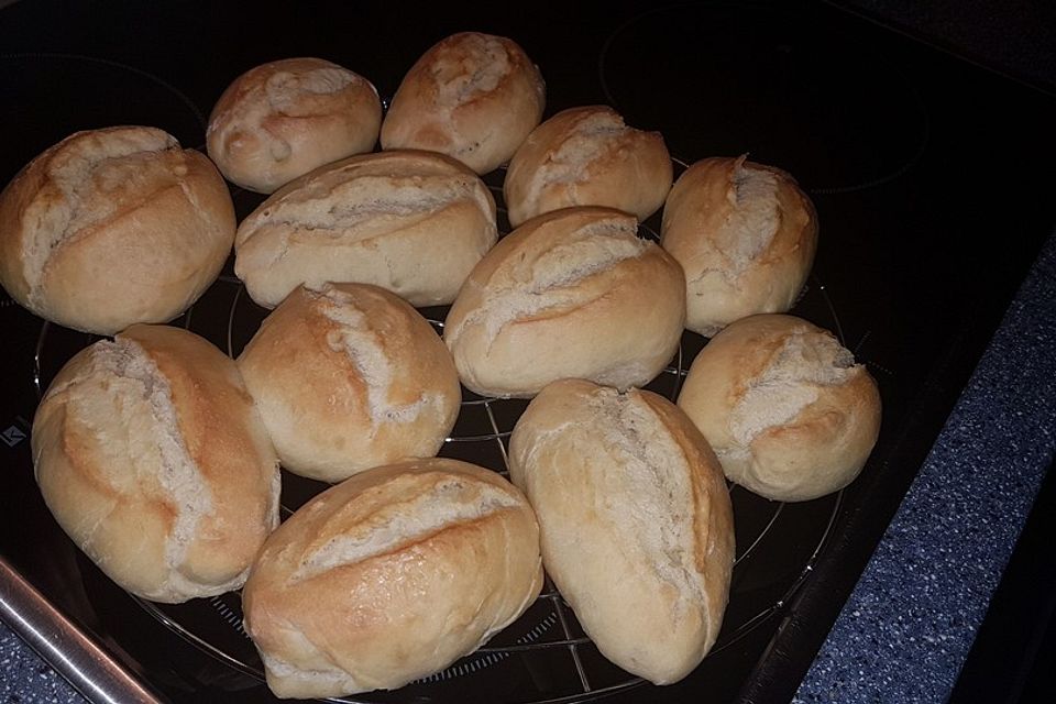 Buttermilchbrötchen mit Vorteig