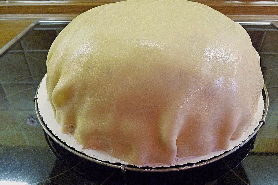 Roros schnelle Marzipan - Sahne - Kuppeltorte