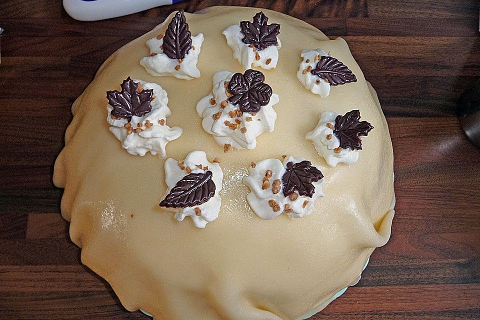 Roros schnelle Marzipan - Sahne - Kuppeltorte