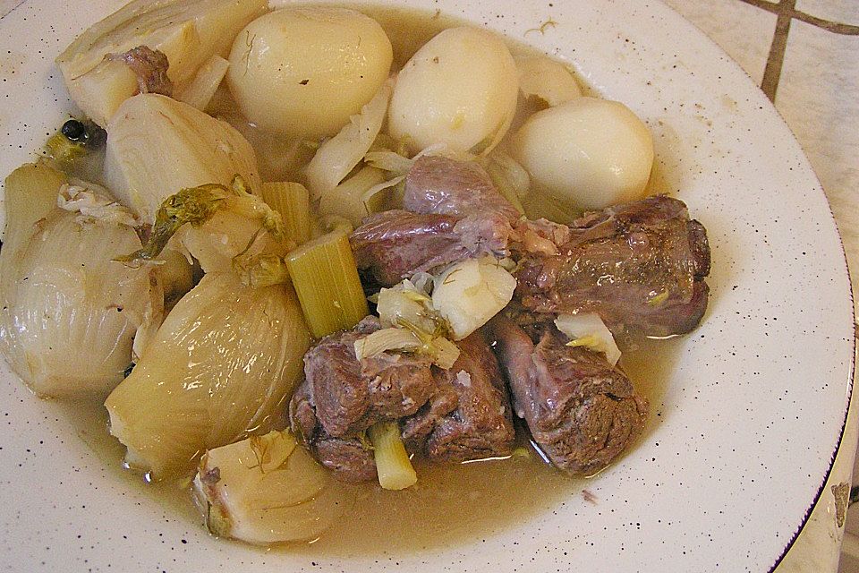 Geschmorte Lamm- oder Schweinestelzen mit Fenchel und Pfeffer