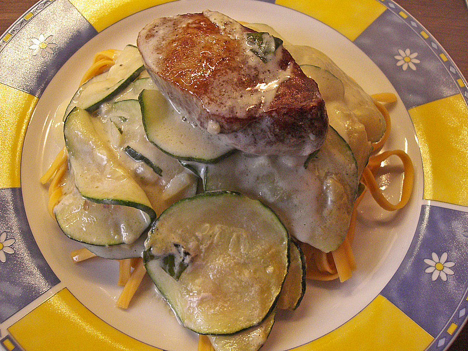Schweinemedaillons auf Sahne - Zucchini von monikap| Chefkoch