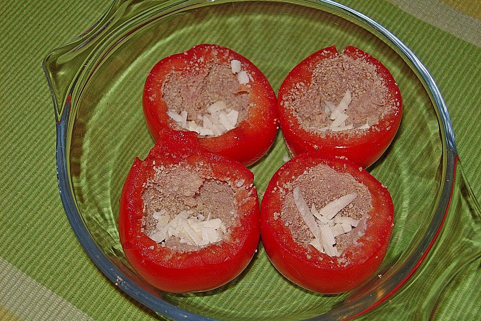 Gefüllte Tomaten mit Spinat und Pinienkernen