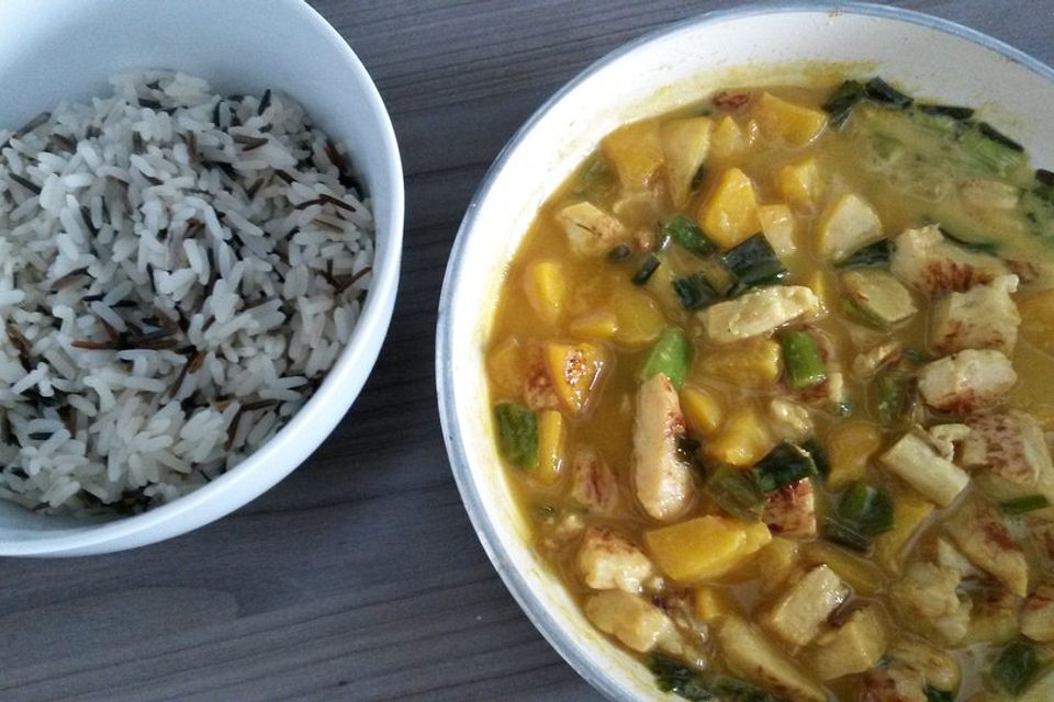 tattis Curryreis mit Hähnchen und Pfirsich