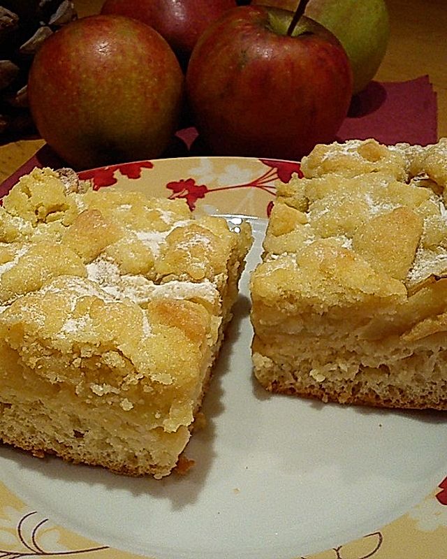 Apfel - Marzipan - Blechkuchen mit Streuseln