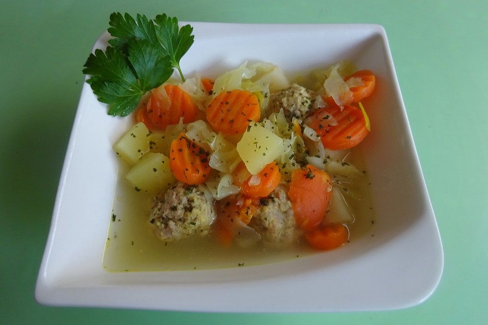 Chinakohlsuppe mit Fleischklößchen