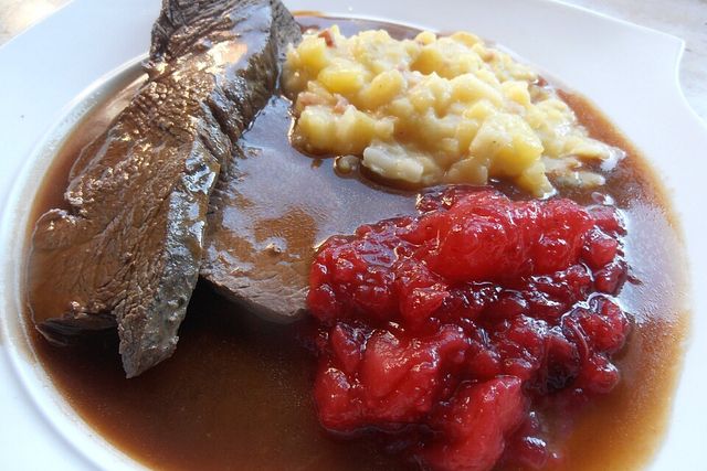 Hirschsteaks mit Cassis-Rotweinsauce von Schulz-Margrander
