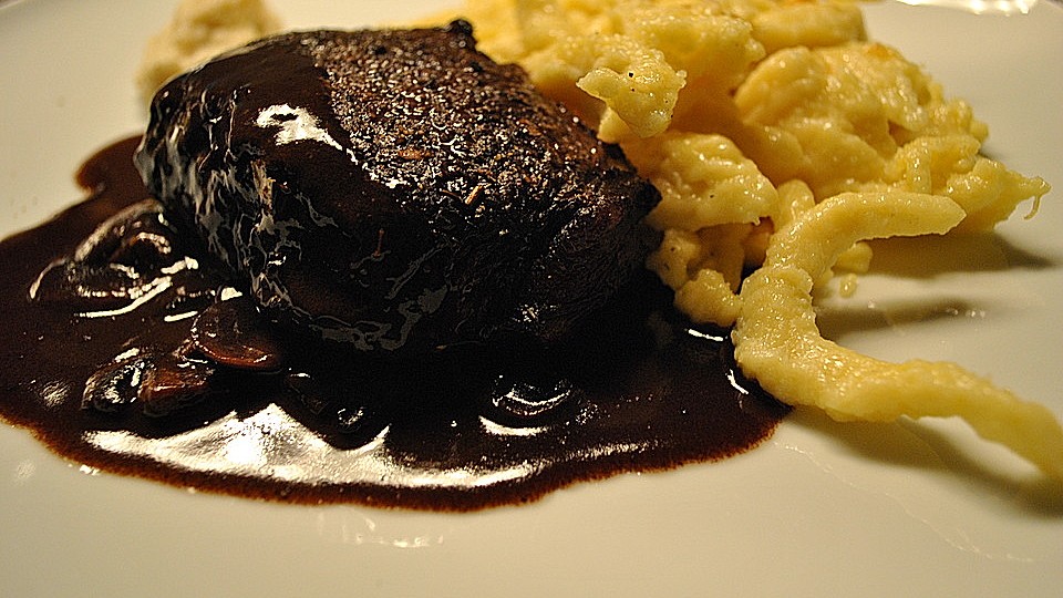 Hirschsteaks mit Cassis-Rotweinsauce von Schulz-Margrander