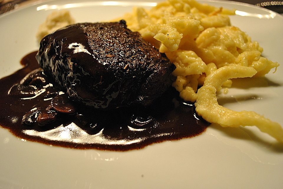 Hirschsteaks mit Cassis-Rotweinsauce