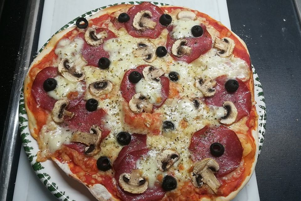 Marinas Pizzateig mit Backpulver