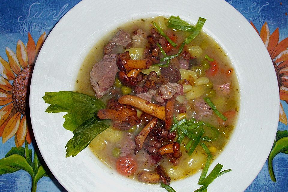 Becksche Kartoffelsuppe mit frischen Pfifferlingen