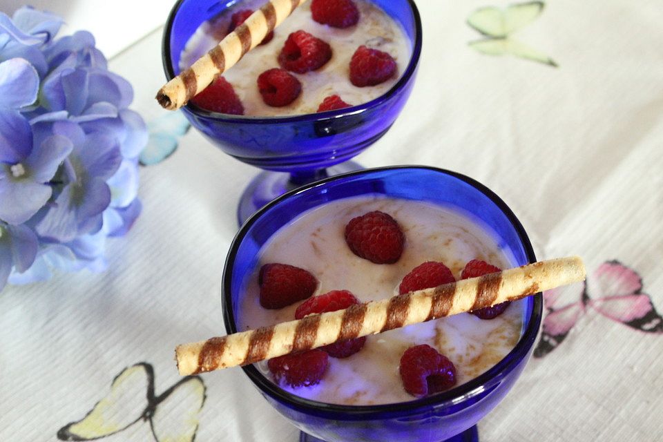 Früchte - Sahnejoghurt - lecker mit Himbeeren oder Erdbeeren