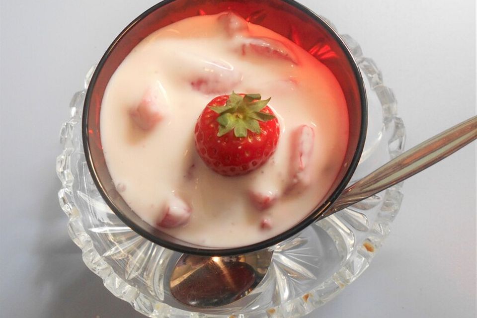 Früchte - Sahnejoghurt - lecker mit Himbeeren oder Erdbeeren