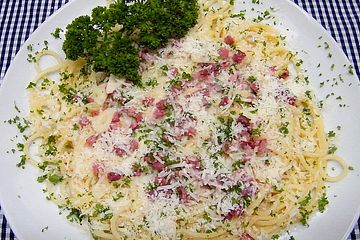 Spaghetti in Knoblauchcreme mit Parmesan