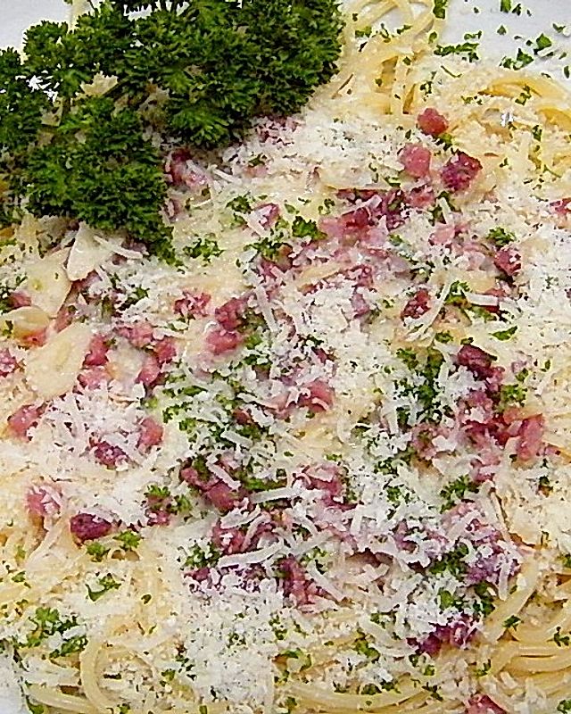 Spaghetti in Knoblauchcreme mit Parmesan