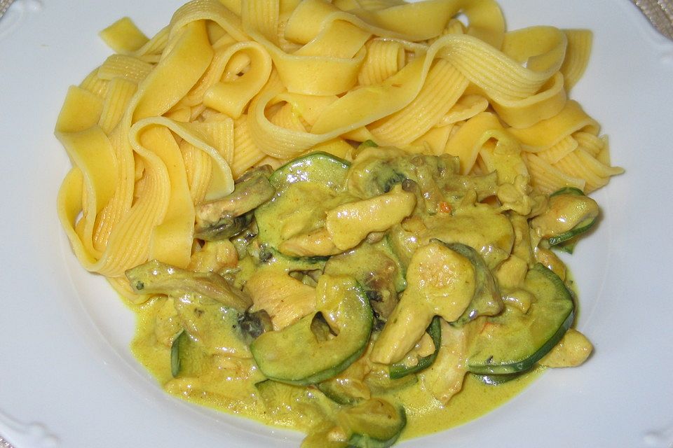 Geschnetzeltes mit Zucchini und Champignons