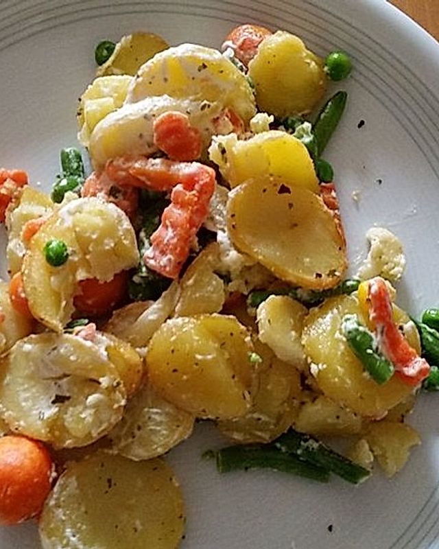 Saftiger Kartoffel - Gemüse - Auflauf