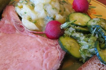 Warmes Kasseler mit buntem Kartoffelsalat