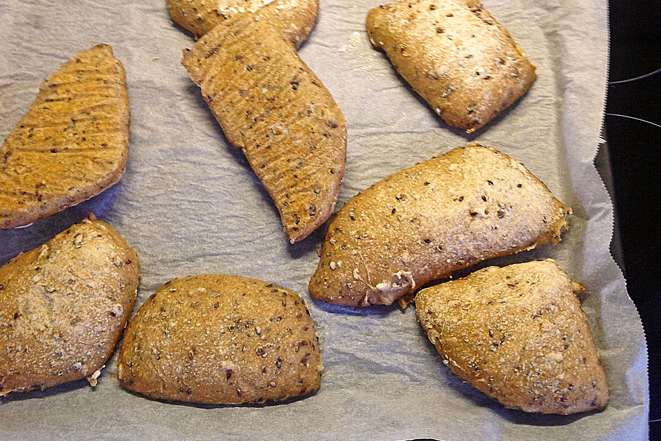 Körnerbrötchen nach Paniniart