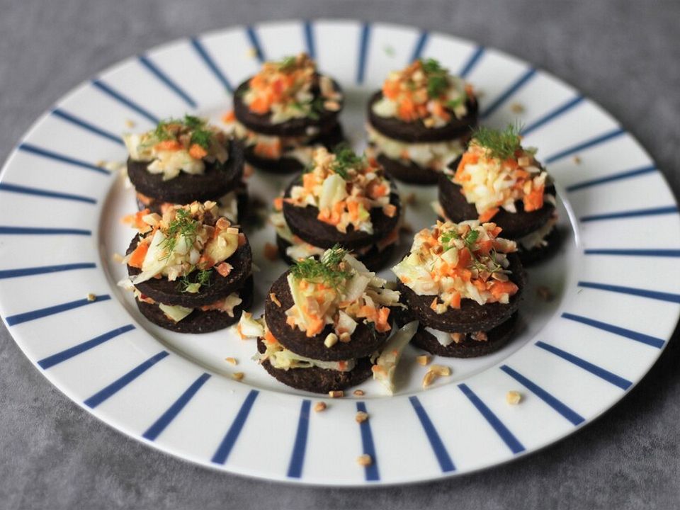 Pumpernickeltaler mit Fenchel - Möhren - Salat von Michael_Korte| Chefkoch