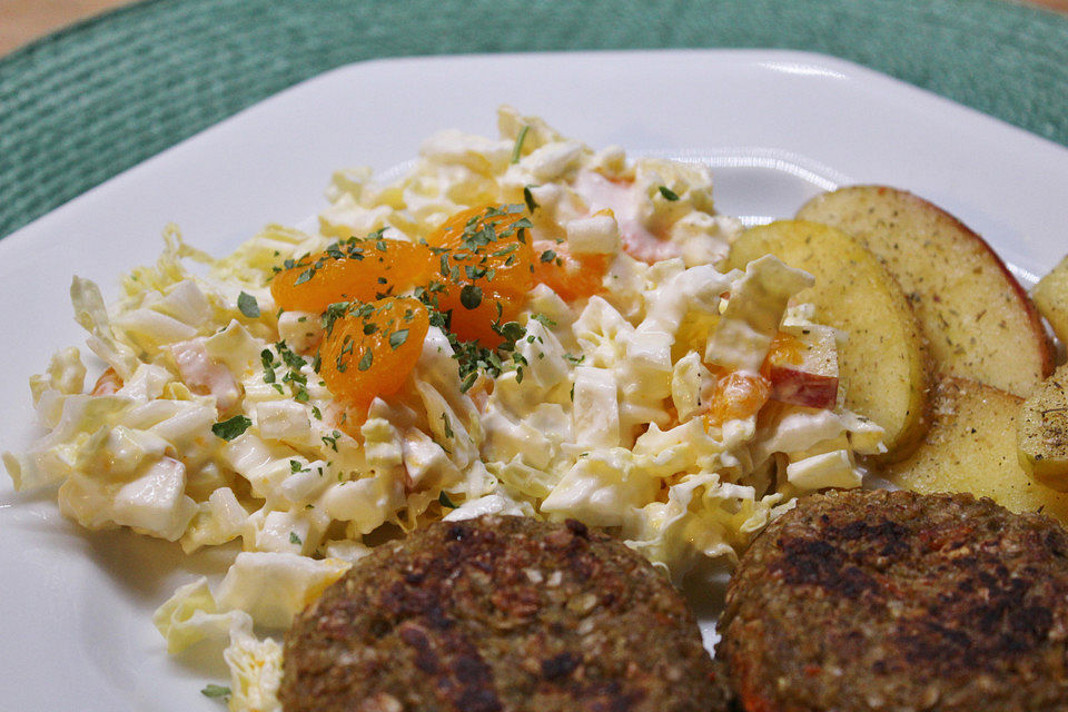 Chinakohlsalat mit Äpfeln und Mandarinen