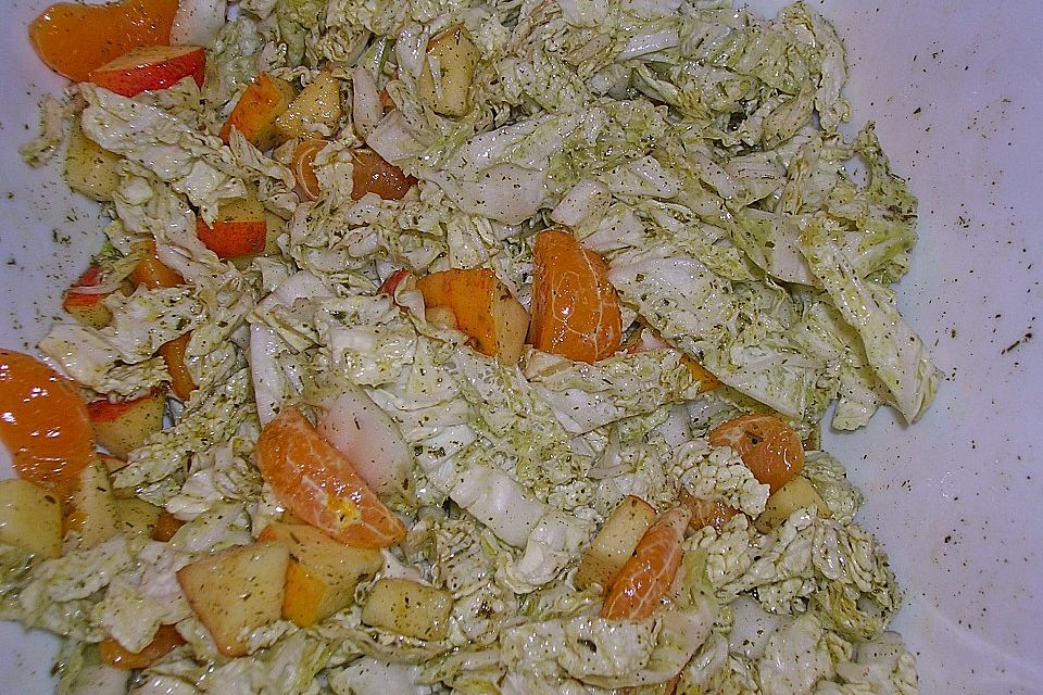 Chinakohlsalat mit Äpfeln und Mandarinen