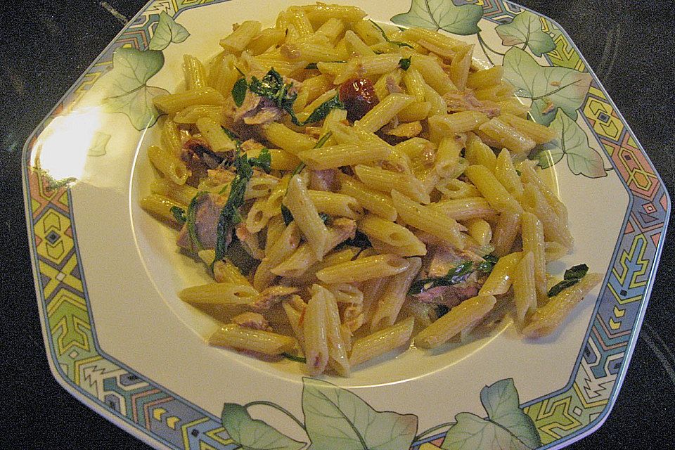 Penne mit Rucola und Thunfisch