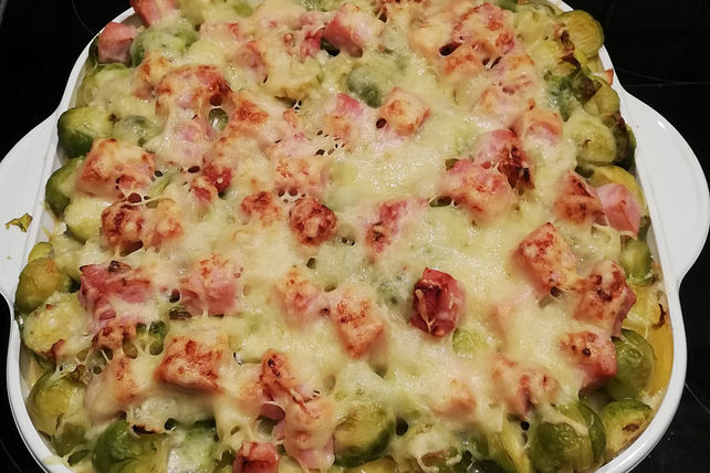Rosenkohlauflauf mit Kasseler und Blauschimmelkäse von feinundlecker ...