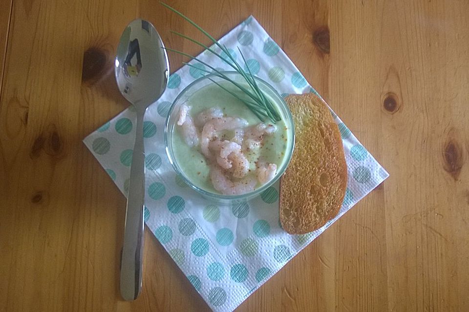 Kalte Avocado - Gurkensuppe mit Krabben