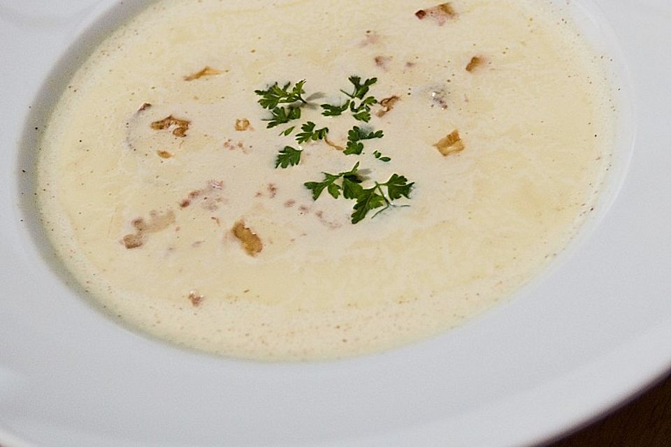 Kichererbsensuppe mit Lammfilet und karamellisierten Walnüssen