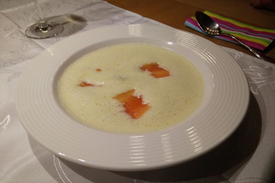 Kichererbsensuppe mit Lammfilet und karamellisierten Walnüssen