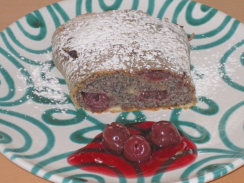 Mohn - Grieß - Strudel mit Kirschen von Rocky73| Chefkoch